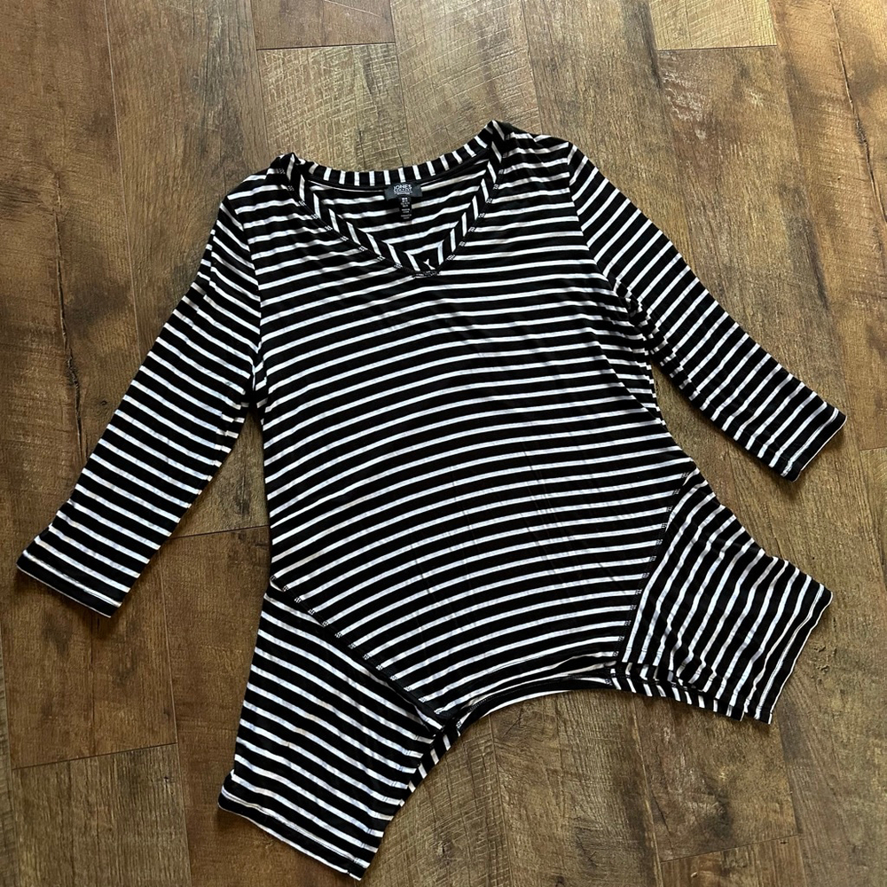 Women's Jones New York Black White Striped Tunic Top M